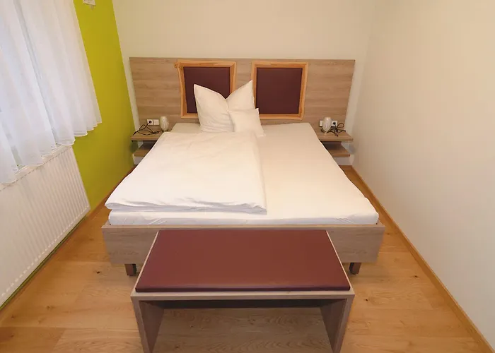 Rothweinhotel Hotell