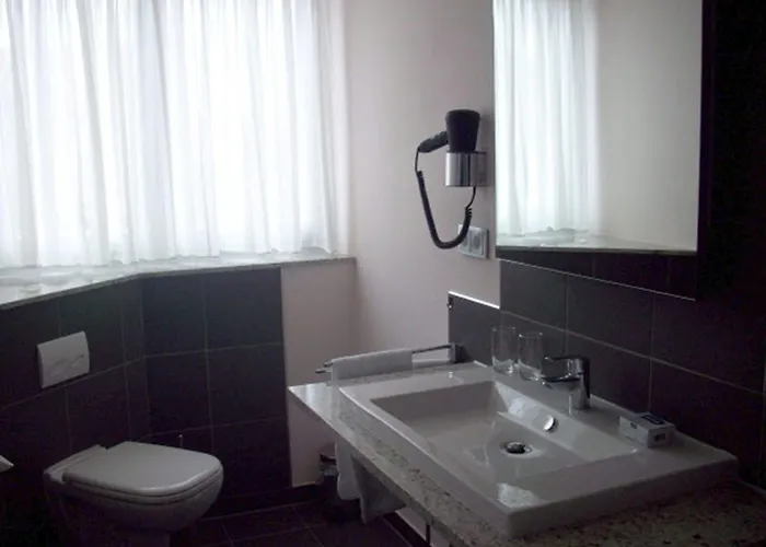 Rothweinhotel 3*